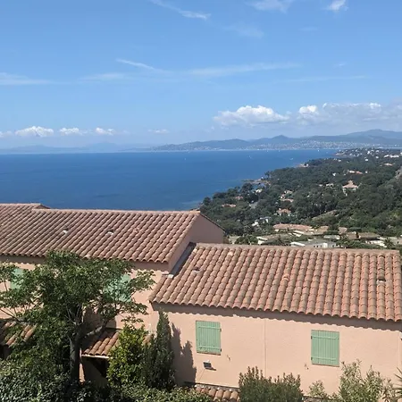Vue Et Esterel Avec Piscine *