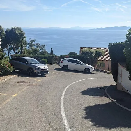 Vue Et Esterel Avec Piscine * Saint-Raphael (Var)