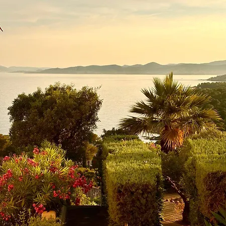 Lägenhet Vue Et Esterel Avec Piscine